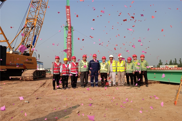 首吊仪式人员合影_副本.jpg 首吊仪式人员合影_副本.jpg