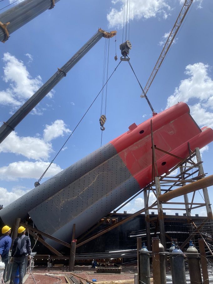 图片2钢管拱首吊柱脚就位 - 副本.jpg 图片2钢管拱首吊柱脚就位 - 副本.jpg